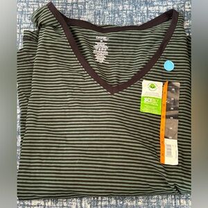 George Green and Black Long Sleeve V Neck Tee - NWT